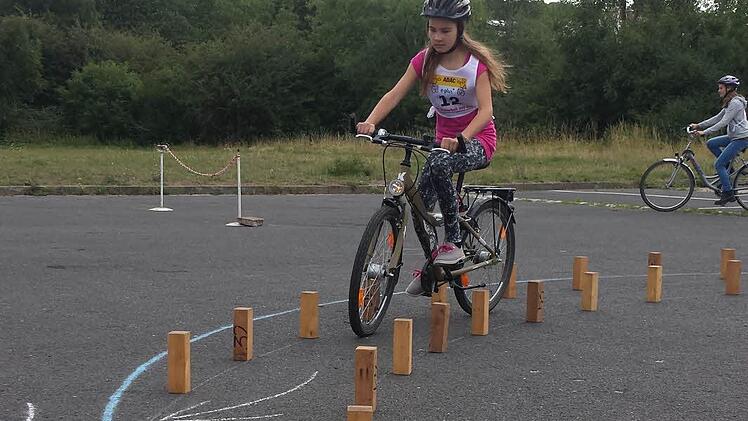 Beim Fahrradturnier des ADAC gab es etliche Hindernisse zu meistern.  Fotos: Christa Nürnberger