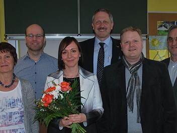 Die Einführung der neuen Schulleiterin der Grundschule Burglauer fand jetzt statt. Unser Foto zeigt (von links) die stellvertretende Schulleiterin Margit Zirker, den Elternbeiratsvorsitzenden Christian Schmitt, Rektorin Carolin Arand, Schulrat Walter Volkmuth, Personalratsvorsitzenden Jürgen Seidenzahl und Bürgermeister Kurt Back.  Foto: Manfred Mellenthin