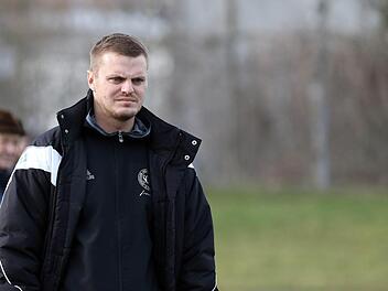 Markus Reißenweber, Trainer des Kreisligisten SC Sylvia Ebersdorf, macht kein Hehl aus seiner Enttäuschung über die verpasste Vizemeisterschaft. Doch "Hasi", wie Reißenweber in Fußballerkreisen genannt wird, kündigt im Tageblatt-Interview auch an, dass er und seine Sylvianer 2017/2018 wieder angreifen wollen. Foto: CT-Archiv/Timo Geldner
