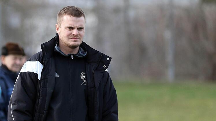 Markus Reißenweber, Trainer des Kreisligisten SC Sylvia Ebersdorf, macht kein Hehl aus seiner Enttäuschung über die verpasste Vizemeisterschaft. Doch "Hasi", wie Reißenweber in Fußballerkreisen genannt wird, kündigt im Tageblatt-Interview auch an, dass er und seine Sylvianer 2017/2018 wieder angreifen wollen. Foto: CT-Archiv/Timo Geldner