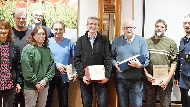 Ehrungen bei der FFW G&auml;rtenroth (von links): Vorsitzender Michael Wachter, B&uuml;rgermeisterin Christine Frie&szlig;, Werner Weiherm&uuml;ller, Astrid Reinhardt, Kommandant Heiko Heierth, Erich Sch&ouml;ps, Erwin Ponert, Herbert Gebelein, Markus Pensel, Stadtkommandant Andre Grothues und Kreisbrandmeister Thilo Kraus.