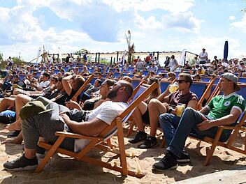 Zur Weltmeisterschaft waren die Liegestühle am Kaiserstrand gut gefüllt. Archivbild: Christoph Wiedemann