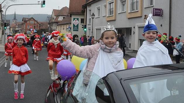 In Wei&szlig;enbrunn gab es einen bunten Faschingsumzug. Foto: Karl-Heinz Hofmann