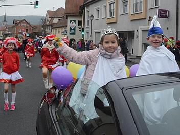 In Weißenbrunn gab es einen bunten Faschingsumzug. Foto: Karl-Heinz Hofmann