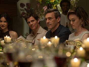 Milliard&auml;r Owen Ashe (John Marsden, links) macht sich im Revier von Coop (Jon Hamm) breit.