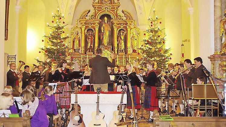 Der Musikverein Hesselbach lädt zum Weihnachtskonzert ein. Die Aufnahme entstand beim letztjährigen Konzert. Foto: Archiv/Heike Schülein