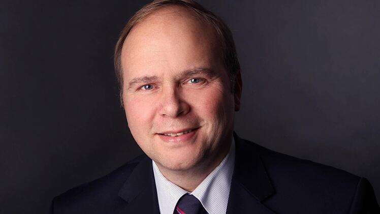 Bürgermeister Bernd Reisenweber: "Manchmal kommt es mir so vor, als ob die Kinder direkt mit dem Auto ins Klassenzimmer gefahren werden müssen."