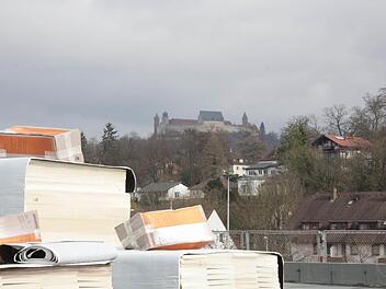 Blick vom Dach der im Bau befindlichen Dreifachturnhalle an der Karchestraße Richtung Veste. Die Halle ist eine der großen Investitionen der Stadt im Jahr 2017. Foto: Simone Bastian