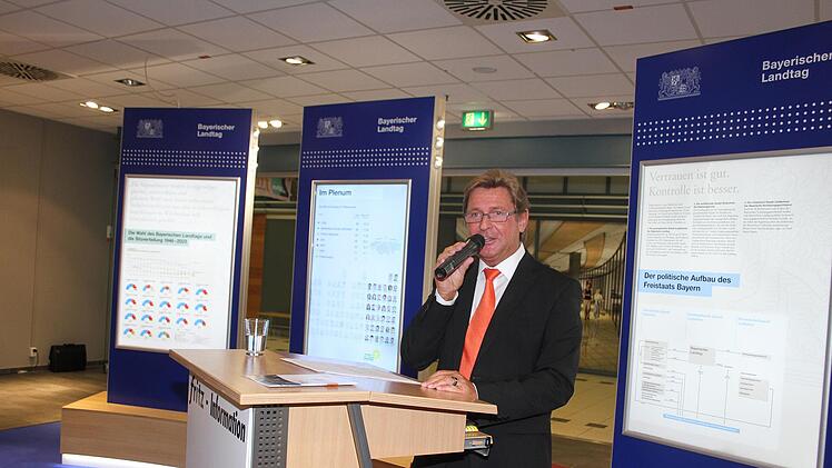 Rainer Ludwig er&ouml;ffnete die Wanderausstellung "Der Bayerische Landtag auf Tour". Foto: Sonny Adam