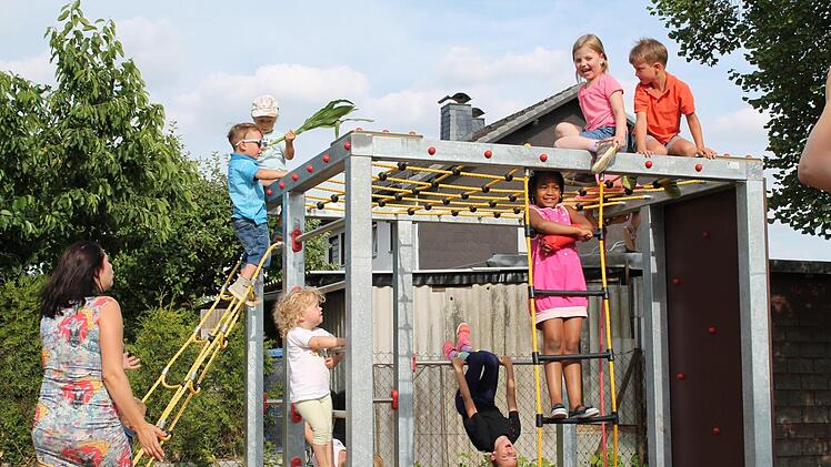 Das neue Klettergerüst bietet den Kleinen vielerlei Möglichkeiten. Foto: Christian Dreßel