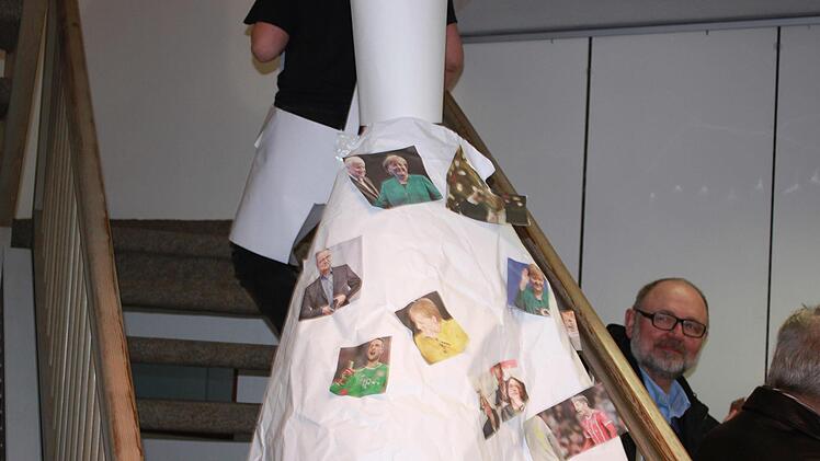 Ein skurriler Beitrag aus der Modenschau der RealschülerKatharina Becht