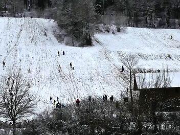 Der Schützenberg gehört in diesem Winter den Schlittenfahrern. Foto: Paul Pöhlmann