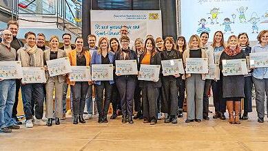 Beim Besuch von Kultusministerin Anna Stolz an der Grundschule im unterfr&auml;nkischen Gochsheim wurde auch die Gruppe aus Oberfranken ausgezeichnet.