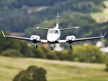 Ein Modellflugzeug über dem Phoenix-Vereinsgelände bei Zeublitz Foto: privat