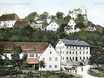 Noch im Jahr 1910 warb der Gasthof Zur Post mit von Pferden gezogenen Postkutschen.Fotos: Löwisch