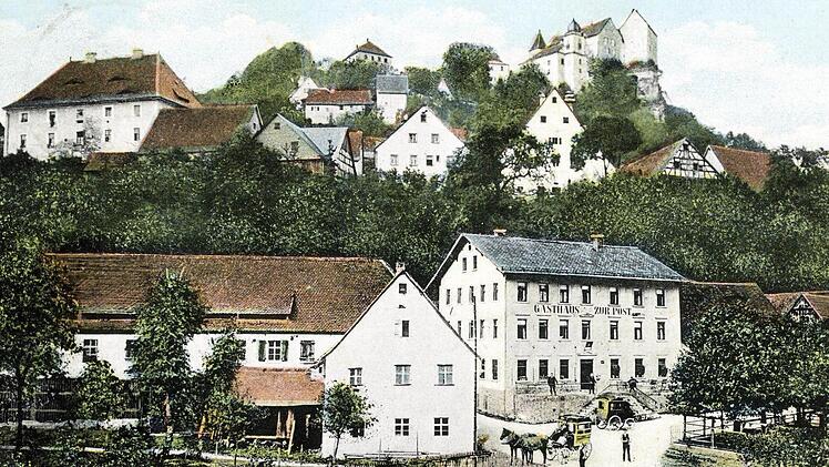 Noch im Jahr 1910 warb der Gasthof Zur Post mit von Pferden gezogenen Postkutschen.Fotos: Löwisch