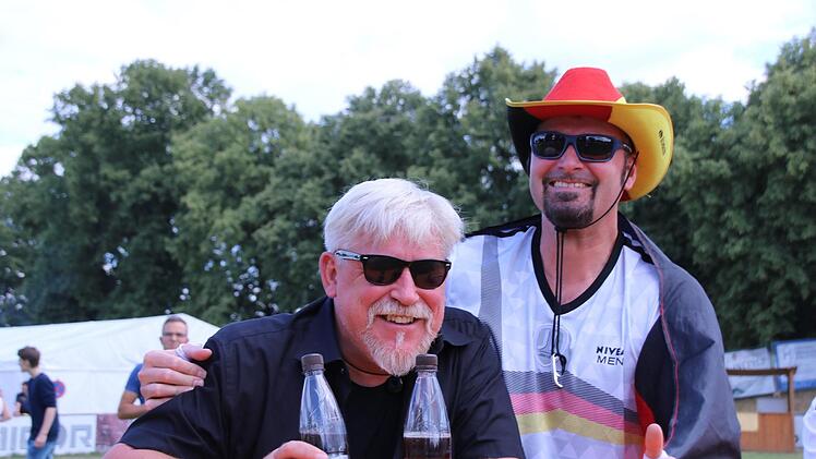 Rainer Kudella (links) und Christian Frisch schauten in Haßfurt zu.