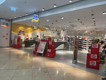 dm-Filiale in Erlangen Arcaden schließt heute - 50 Prozent Rabatt auf alles