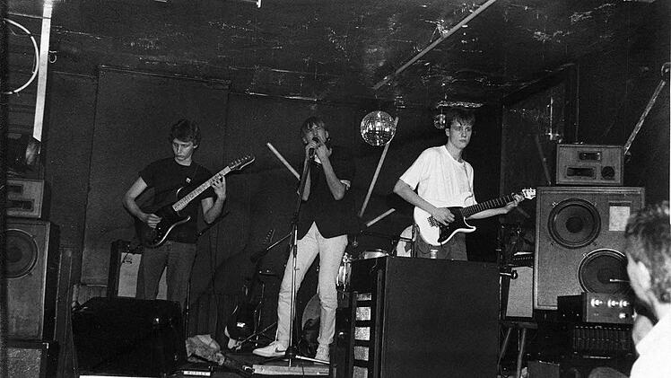 Shark 1986 bei einem Auftritt im Vereinshaus.