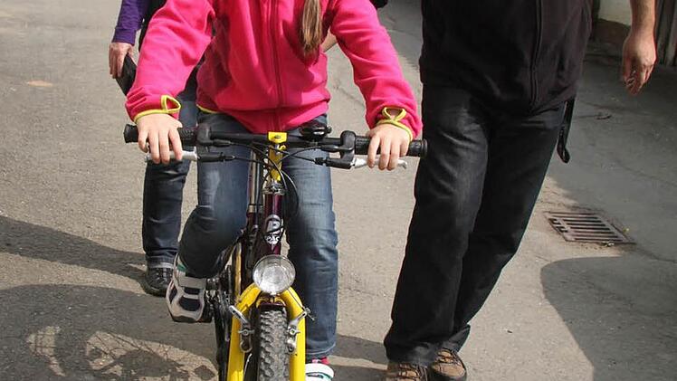 Gelb und lila: Annamaria Guddilla (8) hat sogar ein Bike in ihrer Wunschfarbe gefunden.