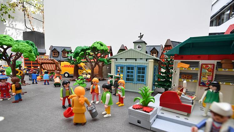 Weil sich das perfekte Dorf in Franken nicht so leicht finden lässt, haben wir es aus Playmobil selbst gebaut.