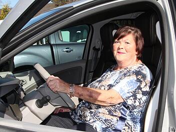 Renate Müller aus Bad Brückenau fährt ein Elektrofahrzeug. Foto: Archiv/Ulrike Müller