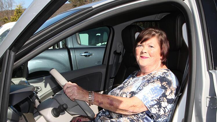 Renate Müller aus Bad Brückenau fährt ein Elektrofahrzeug. Foto: Archiv/Ulrike Müller