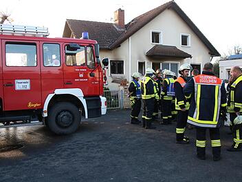 Laut Polizei vor entzündete sich das Feuer in der Küche der Wohnung. Fotos: Josef Hofbauer