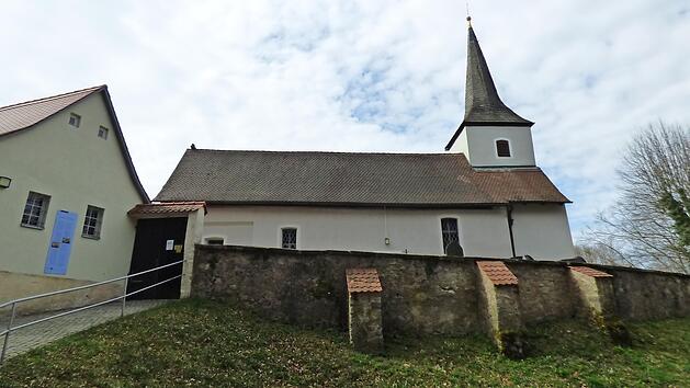 Die Kapelle St. Moritz mit der Einsiedelei im Vordergrund wurde wegen Holzwurmbefalls begast.