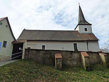 Die Kapelle St. Moritz mit der Einsiedelei im Vordergrund wurde wegen Holzwurmbefalls begast.