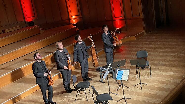 Ein Streichquartett spielt "Erinnerungen" (von links): Die "Goldmünder" Florian Schötz und Pinchas Adt (Violine),  Raphael Paratore (Violoncello) und Christoph Vandory (Viola).