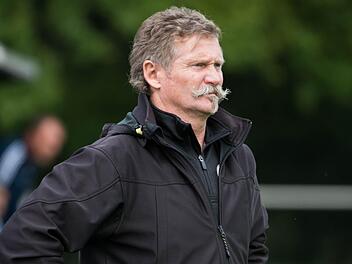 Sein Blick geht Richtung Bayernliga: Joachim Riedel, Trainer des TSV Neudrossenfeld. Foto: Alexander Muck