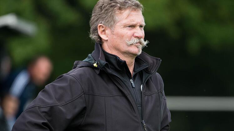 Sein Blick geht Richtung Bayernliga: Joachim Riedel, Trainer des TSV Neudrossenfeld. Foto: Alexander Muck