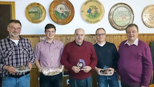 Die Sieger beim Sauschießen (von links): 2. Ritter Harald Ritz, Schwanzl-König Pierre Mühlfeld, Saukönig Horst Gäberlein, 1. Ritter Martin Schoberth und Ehrenschützenmeister Heinz Rebhan  Foto: Hofmann