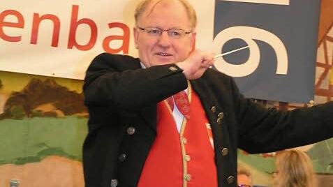 Bundesdirigent Ernst Oestreicher in Aktion Foto: Heidi Amon