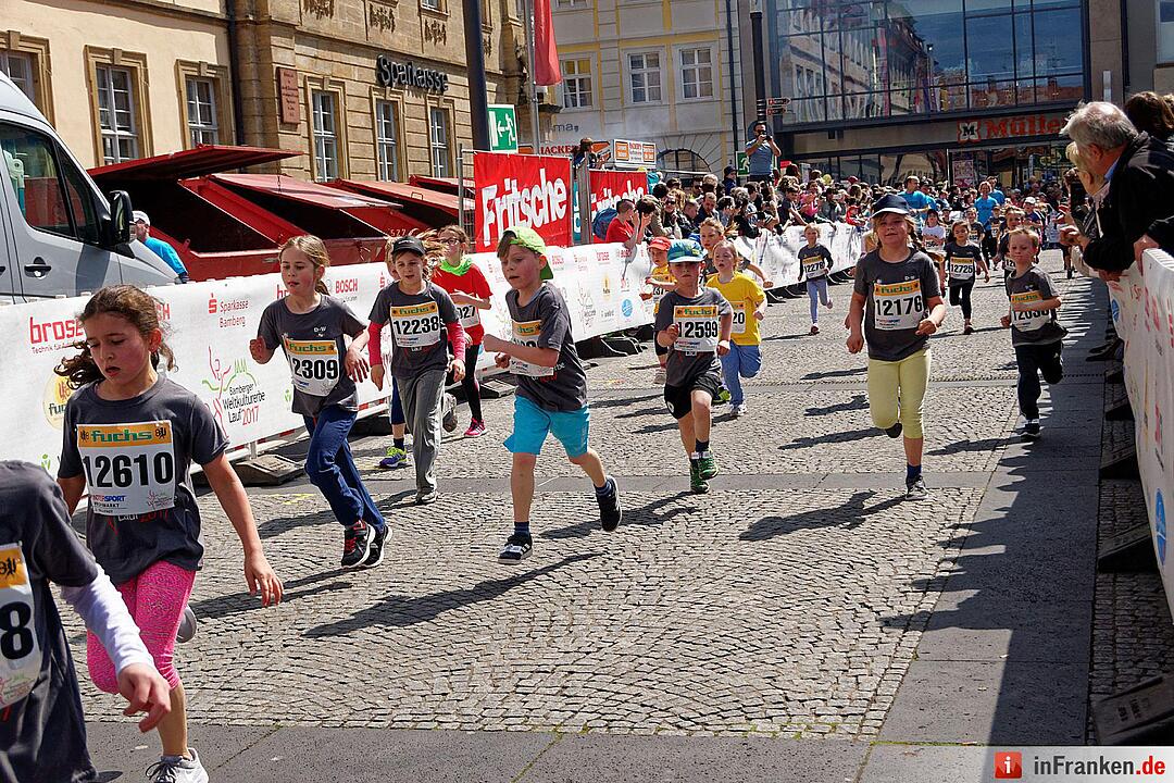 Weltkulturerbelauf 2017 in Bamberg: Der Zieleinlauf am Maxplatz