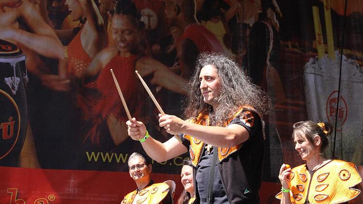 Samba-Festival 2018 in Coburg - tolle Stimmung am Samstagnachmittag auf der Bühne am Marktplatz Oliver Schmidt