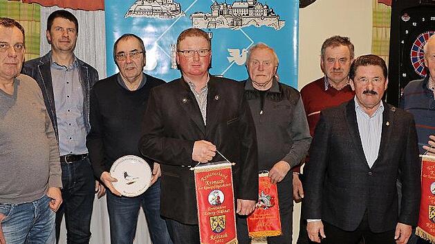 Harald L&ouml;ffler, Kreisvorsitzender Klaus Ruppert, Walter Baumann, Markus Appel, G&uuml;nter Schmidt, Bernhard F&ouml;rtsch, Fritz Bauer und Manfred Porzelt (von links).