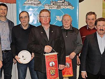 Harald Löffler, Kreisvorsitzender Klaus Ruppert, Walter Baumann, Markus Appel, Günter Schmidt, Bernhard Förtsch, Fritz Bauer und Manfred Porzelt (von links).