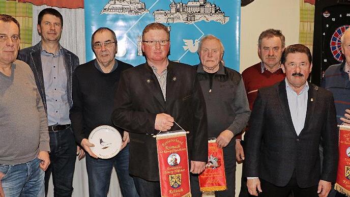 Harald Löffler, Kreisvorsitzender Klaus Ruppert, Walter Baumann, Markus Appel, Günter Schmidt, Bernhard Förtsch, Fritz Bauer und Manfred Porzelt (von links).