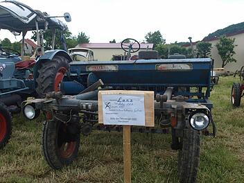 Die große Traktorenschau von anno dazumal zeigte viele Oldtimer, wie diesen Lanz. Fotos: Stefan Geiger