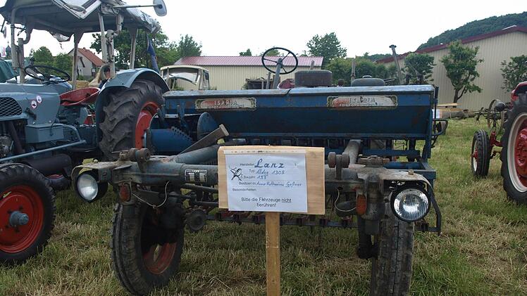 Die große Traktorenschau von anno dazumal zeigte viele Oldtimer, wie diesen Lanz. Fotos: Stefan Geiger