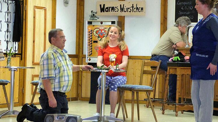 Viel zu lachen gab es bei der Harsdorfer Theatergruppe. Foto: Werner Rei&szlig;aus