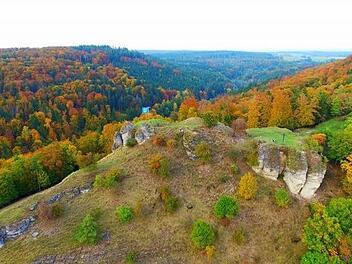 Einen Luftaufnahme der &Uuml;berreste Burg Niesten bei Weismain. Der &ouml;stliche Landkreis ist ein beliebtes Wandergebiet, doch als Wirtschafts- und Wohnraum sieht man Verbesserungspotenzial. Marco Freitag