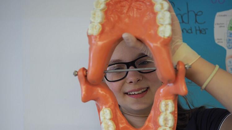 Medizin und Pflege sprach eher die Schülerinnen an.  Fotos: Gerd Schaar