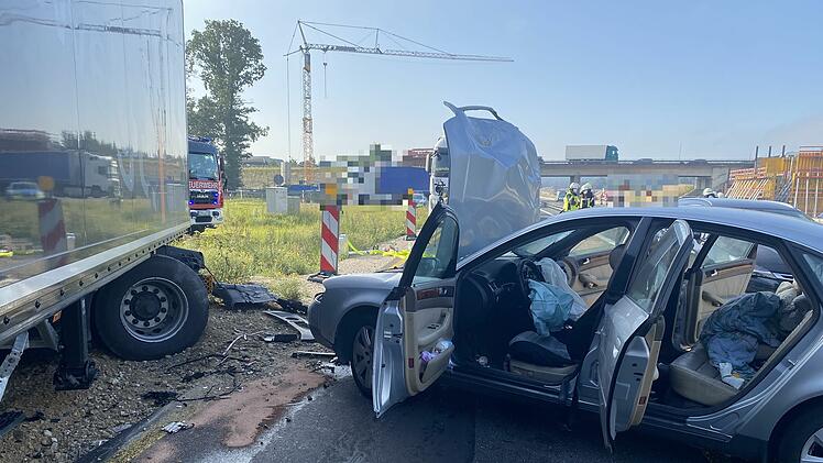 11 Verletzte bei Unfall auf der Autobahn: Lastwagen bricht durch die Mittelleitplanke