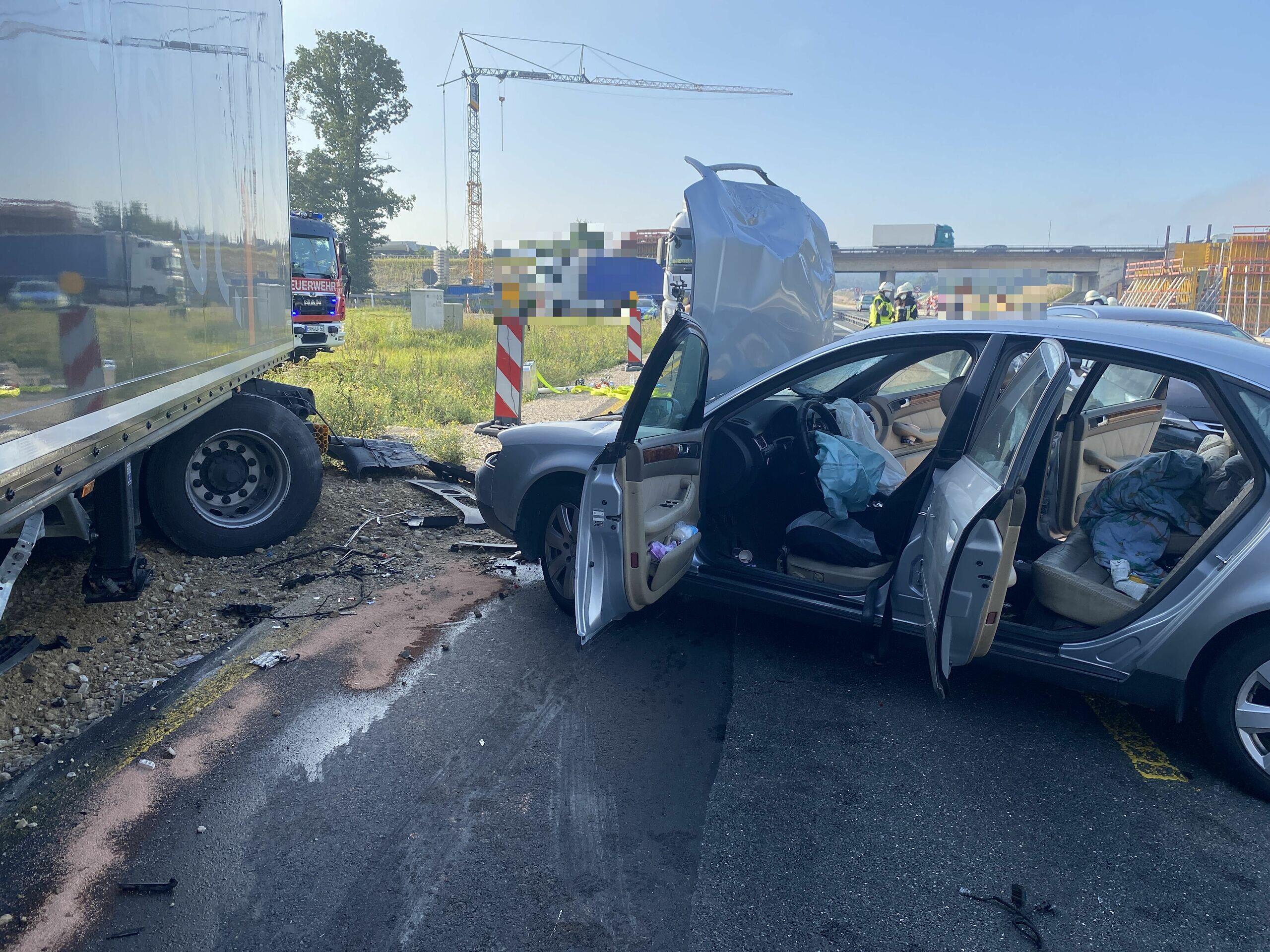 Lkw Durchbricht Mittelleitplanke Auf A3 Elf Verletzte Darunter Vier Kinder Bei Unfall Nahe Erlangen