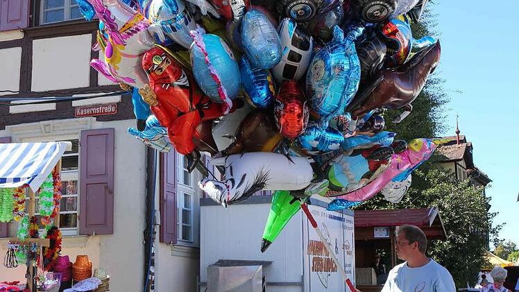 Der erste Tag der Sandkerwa 2016 startete bei strahlend blauem Himmel. Foto: Riegerpress