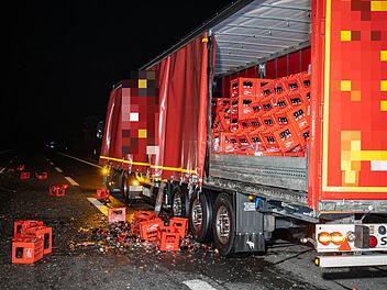 A70 bei Knetzgau: Lkw verliert Cola-Flaschen