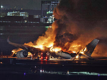 Flugzeugbrand auf Tokioter Flughafen: